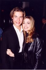 DENISE RICHARDS at Scream 2 Premiere in Los Angeles 12/10/1997