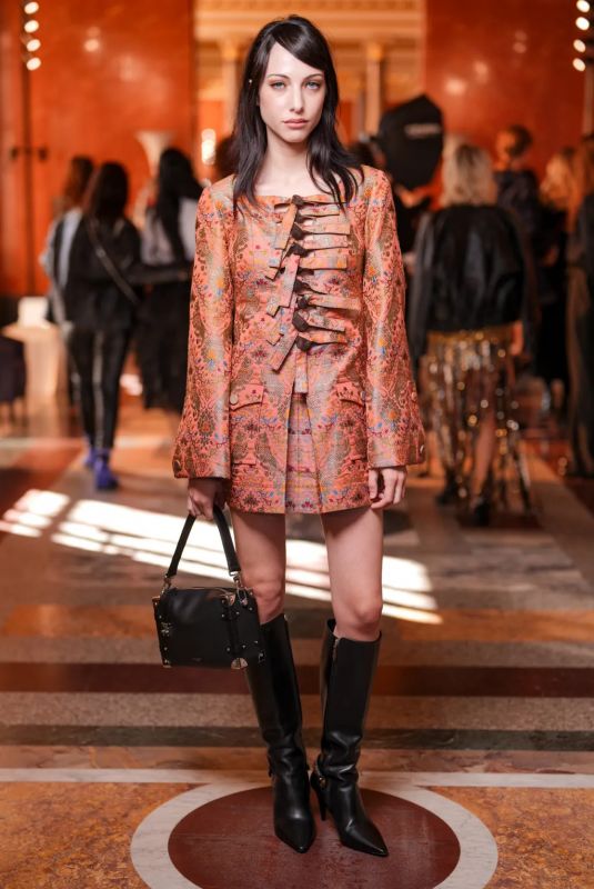 DEVON ROSS at Louis Vuitton Fashion Show at Paris Fashion Week 09/30/2025