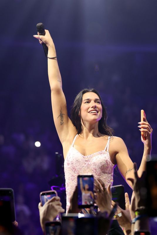 DUA LIPA Performs on Her Radical Optimism Tour at American Airlines Center in Dallas 10/01/2025