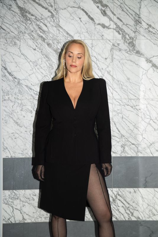 ELIZABETH BERKLEY for Vogue US/Mugler Womenswear Fashion Show, October 2025