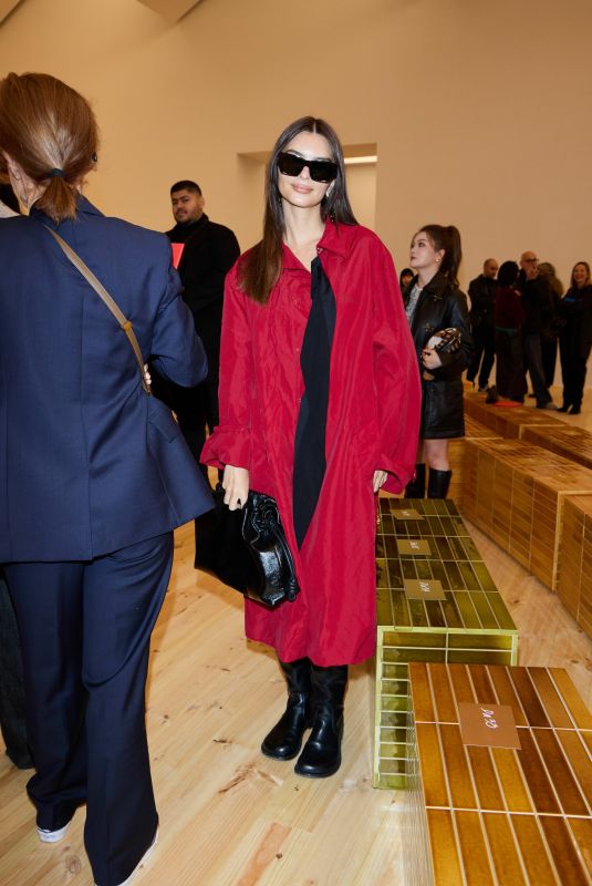 EMILY RATAJKOWSKI at Loewe Womenswear Spring/Summer 2026 Show at Paris Fashion Week 10/03/2025
