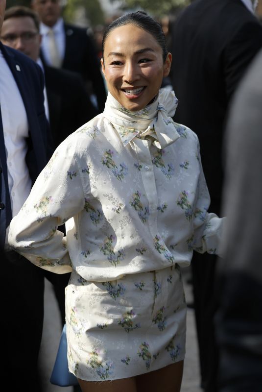 GRETA LEE Arrives at Christian Dior Womenswear Spring/Summer 2026 Show at PFW in Paris 10/01/2025