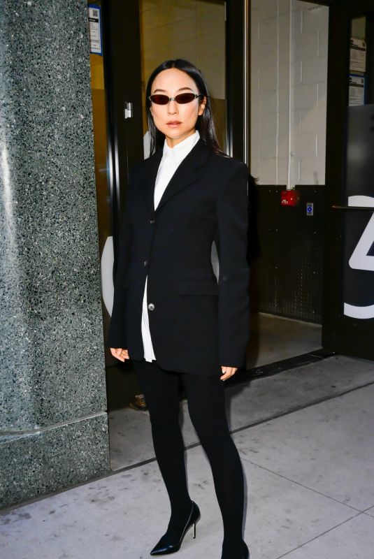 GRETA LEE Arrives at Good Morning America in Hudson Square in New York City 10/09/2025