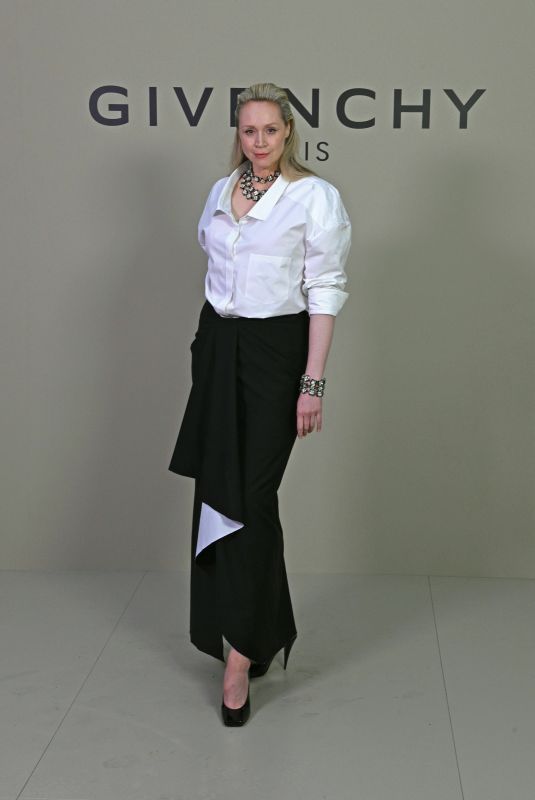 GWENDOLIN CHRISTIE at Givenchy Womenswear Spring/Summer 2026 Show at Paris Fashion Week 10/03/2025