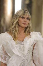 HEIDI KLUM Walks Runway at Vivienne Westwood Womenswear Spring/Summer 2026 Show at Paris Fashion Week 10/04/2025