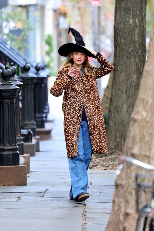 JENNIFER LAWRENCE Getting Into Halloween Spirit in New York City 10/26/2025