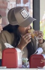 JESSICA ALBA Stops for Tacos in Los Angeles 10/05/2025