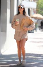 JESSICA ALBA Stops for Tacos in Los Angeles 10/05/2025