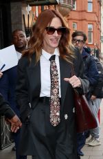 JULIA ROBERTS Leaves Claridges Hotel in London 10/10/2025