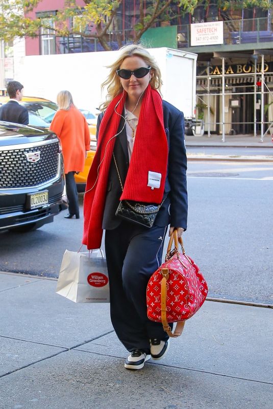 KATHRYN NEWTON Arrives at Bowery Hotel in New York City 10/09/2025
