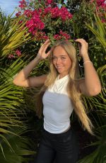 KYLA DODDS - Instagram Photos and Video 10/08/2025