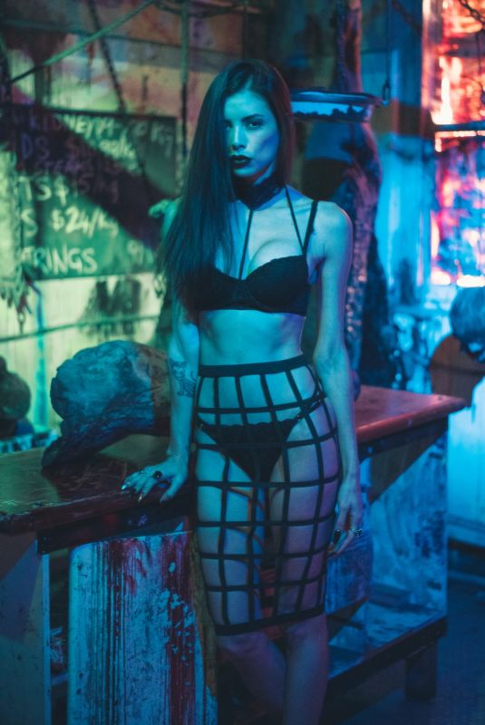 LEEANNA VAMP - Instagram Photos 10/30/2025