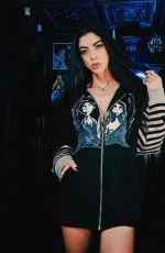 LEEANNA VAMP - Instagram Photos and Video 10/13/2025