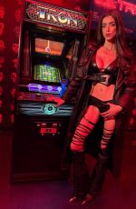 LEEANNA VAMP - Instagram Photos and Videos 10/04/2025