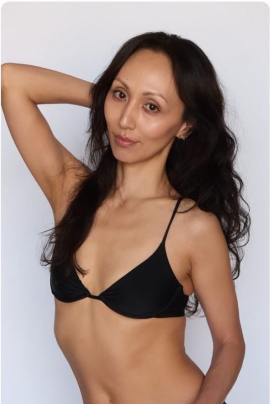 LINDA PARK at a Photoshoot, October 2025