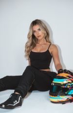 LINDSAY BREWER - Instagram Photos 10/07/2025