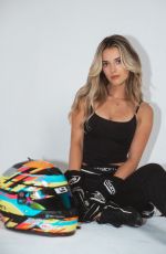 LINDSAY BREWER - Instagram Photos 10/07/2025
