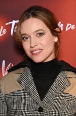 LOU DE LAAGE at Le Tourbillon de la Vie Premiere at Pathe Wepler in Paris 12/08/2002