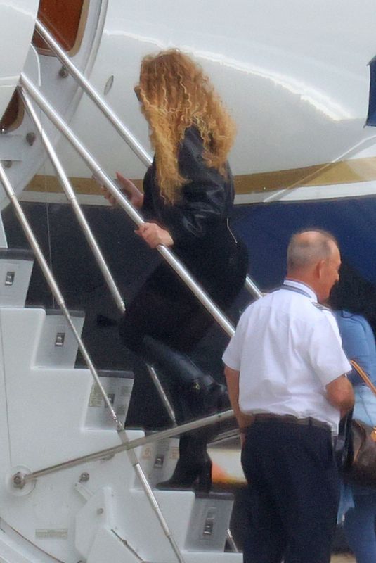 MARIAH CAREY Boarding Her Private Jet in Sydney 10/21/2025