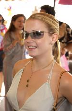 MELISSA JOAN HART at The Cabana Beauty Buffet 09/21/2002