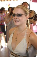 MELISSA JOAN HART at The Cabana Beauty Buffet 09/21/2002