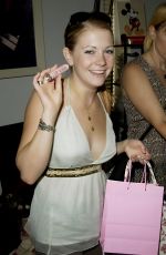 MELISSA JOAN HART at The Cabana Beauty Buffet 09/21/2002