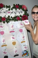 MELISSA JOAN HART at The Cabana Beauty Buffet 09/21/2002