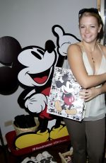 MELISSA JOAN HART at The Cabana Beauty Buffet 09/21/2002