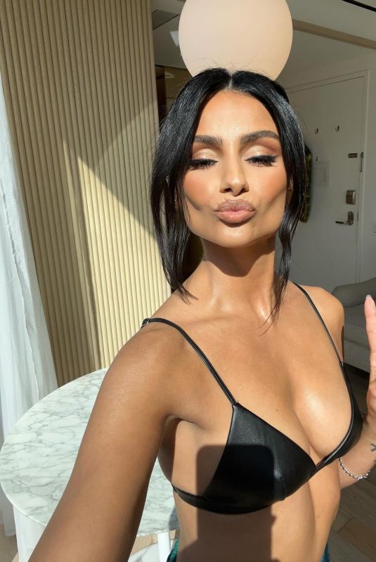 NAZANIN MANDI - Instagram Photos 10/13/2025