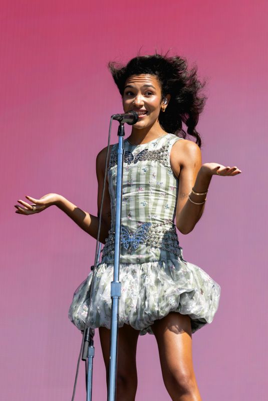 OLIVIA DEAN Performs at 2025 Austin City Limits Music Festival at Zilker Park in Austin 10/11/2025