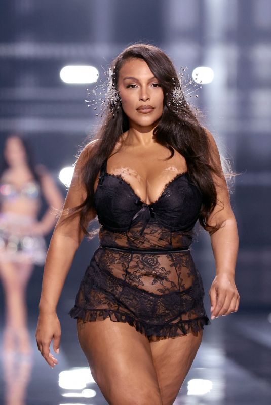 PALOMA ELSESSER at Victoria
