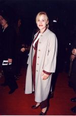 PATRICIA ARQUETTE at Scream 2 Premiere in Los Angeles 12/10/1997