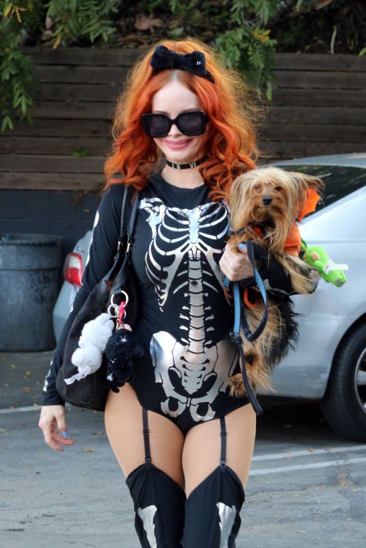 PHOEBE PRICE is Ready for Halloween 10/26/2025