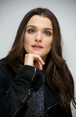 RACHEL WEISZ - The Lovely Bones Press Conference Portraits 12/08/2009