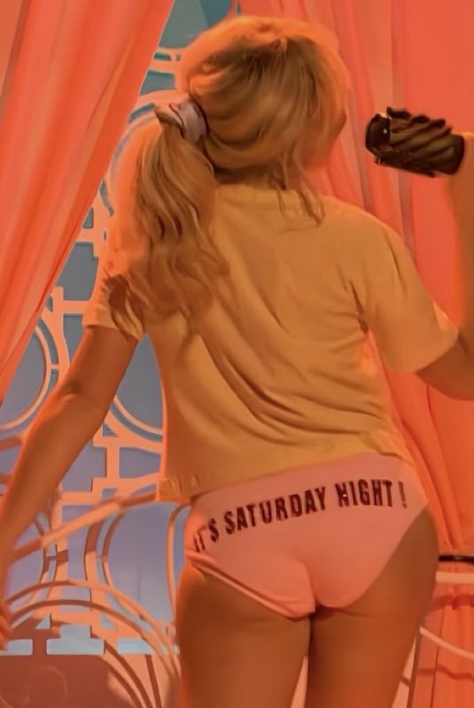 SABRINA CARPENTER at Saturday Night Live 10/18/2025