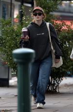 SADIE SINK Grabs a Smoothie on a Walk Around Notting Hill in London 10/09/2025