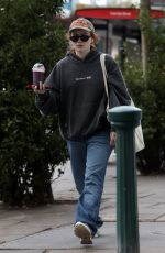SADIE SINK Grabs a Smoothie on a Walk Around Notting Hill in London 10/09/2025