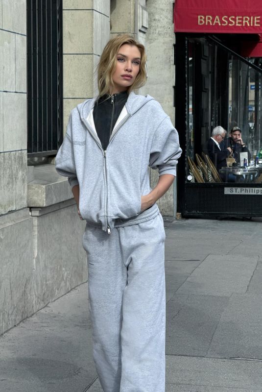 STELLA MAXWELL - Instagram Photos 10/08/2025