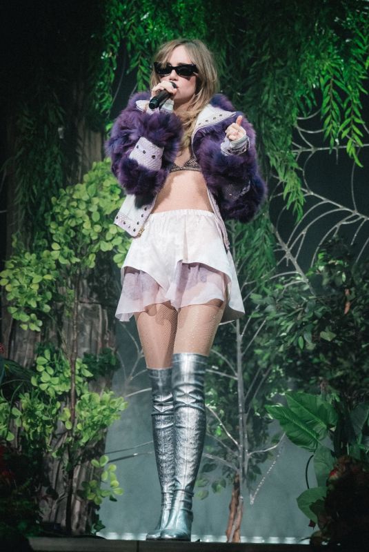 SUKI WATERHOUSE Performs At Winston House 11/18/2021