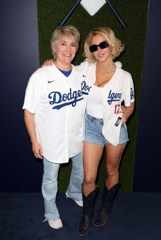 SYDNEY SWEENEY at Game 4 of 2025 World Series Between Toronto Blue Jays and Los Angeles Dodgers in Los Angeles 10/28/2025