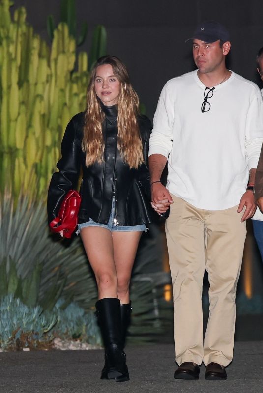 SYDNEY SWEENEY Leaves an Art Gallery Before Grabbing Dinner in Los Angeles 099/30/2025