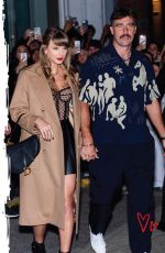 TAYLOR SWIFT - Queens of Pop Taylor Swift - Yearbook 2026