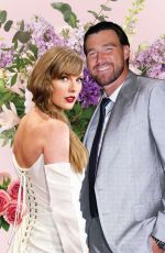 TAYLOR SWIFT - Queens of Pop Taylor Swift - Yearbook 2026