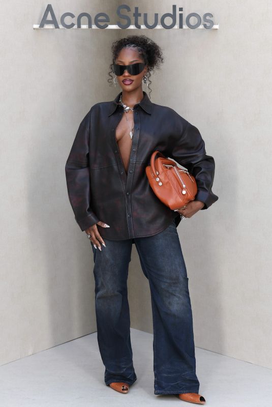 TEMS at Acne Studios Show at Paris Fashion Week in Paris 01/01/2025