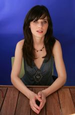 ZOOEY DESHANEL - Toronto International Film Festival Portraits 09/11/2005