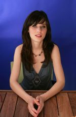 ZOOEY DESHANEL - Toronto International Film Festival Portraits 09/11/2005