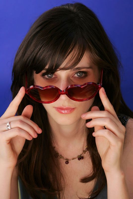 ZOOEY DESHANEL - Toronto International Film Festival Portraits 09/11/2005