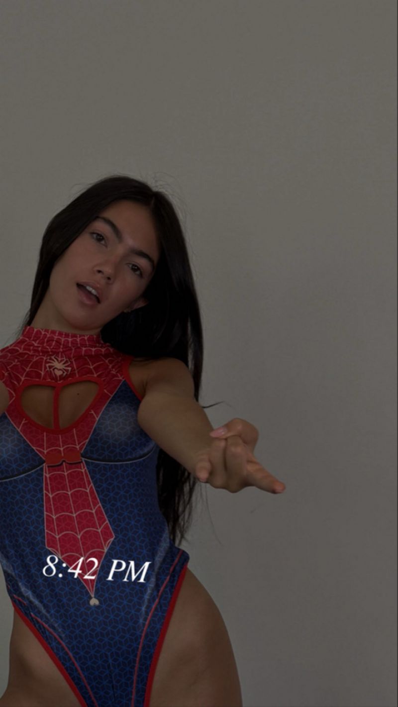 alana-kern-instagram-photos-and-video-11-13-2025-hawtcelebs