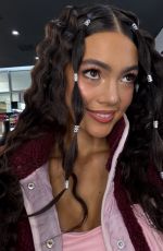 ALANA KERN - Instagram Photos and Video 11/21/2025
