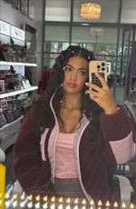 ALANA KERN - Instagram Photos and Video 11/21/2025